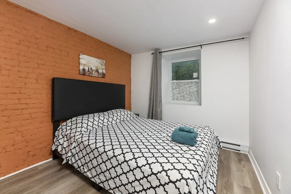 3 Bedroom Loft in Downtown Free parking