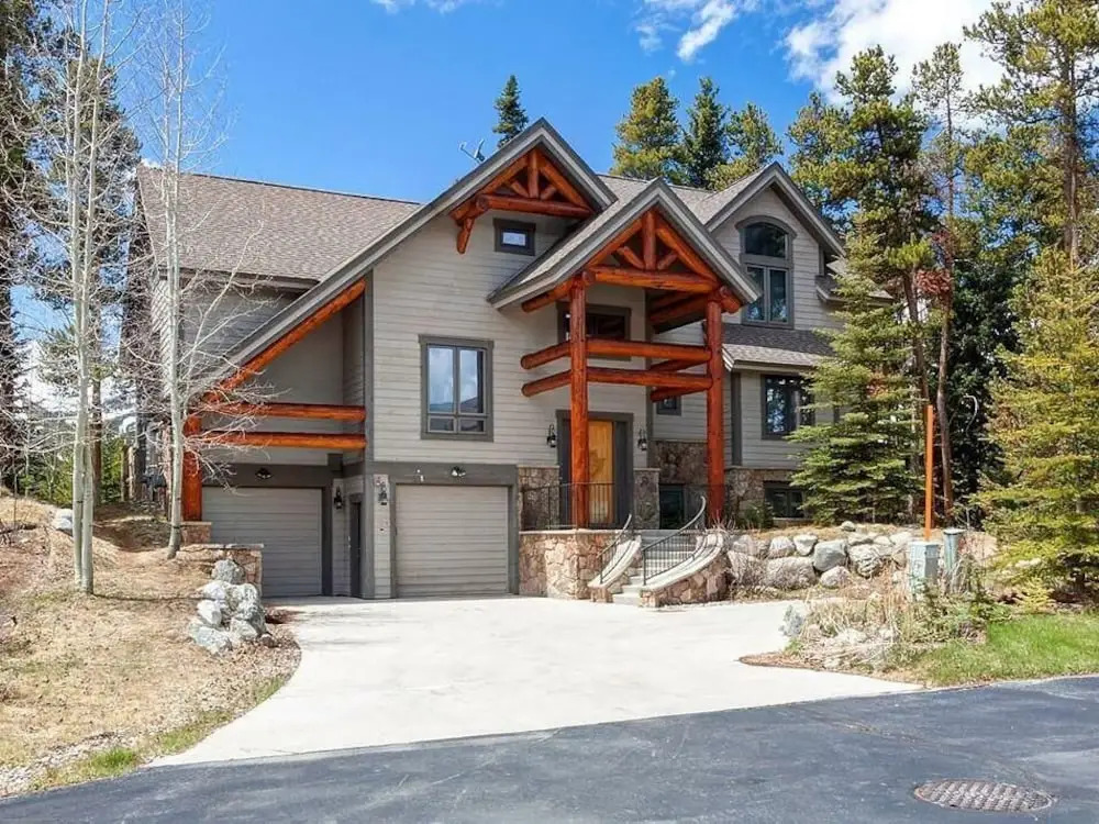 Mountain Bear Lodge