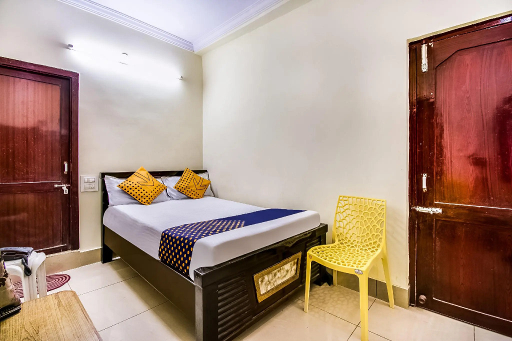 SPOT ON 67751 Sri Surya Lodge