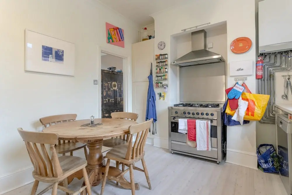 Charming 2 Bedroom Apartment Near Battersea