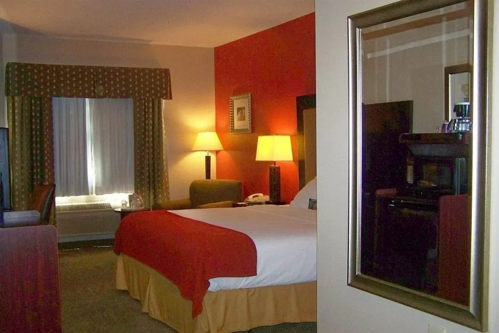 Holiday Inn Express Kendallville