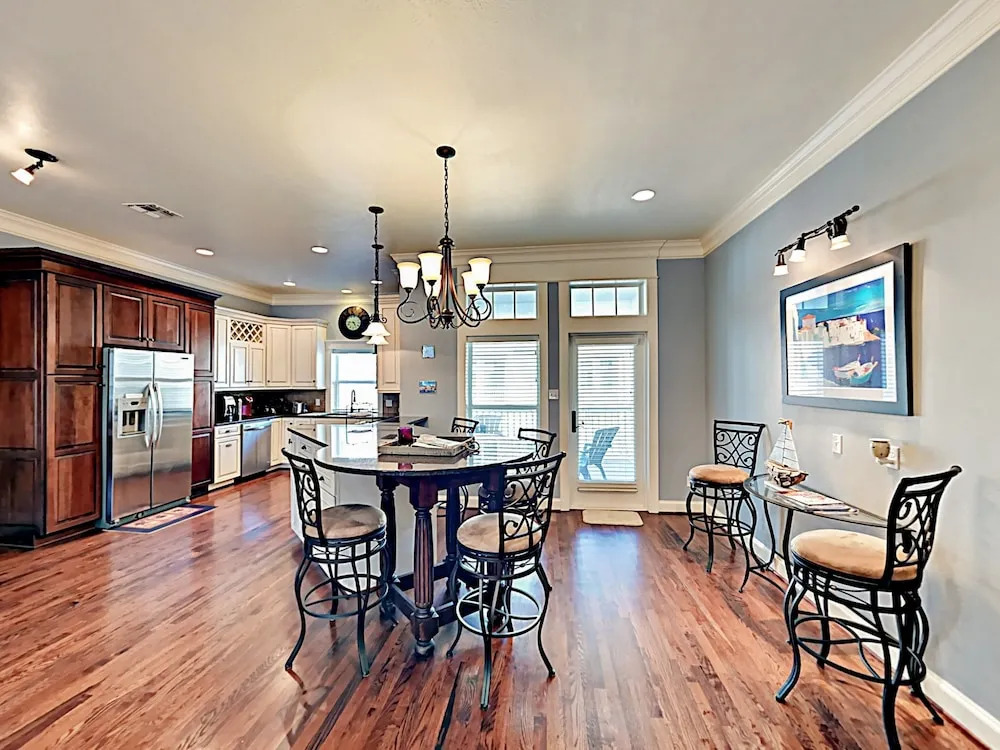 Coastal  W/ Pool, Sundeck & Boat Slip 3 Bedroom Townhouse