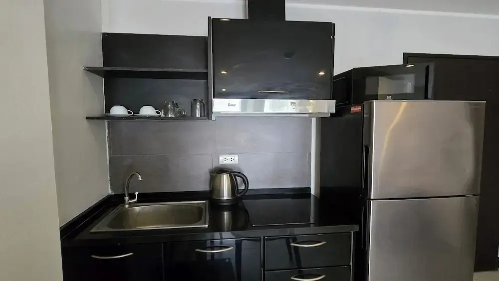 Bright & Breezy -1BR T1 211