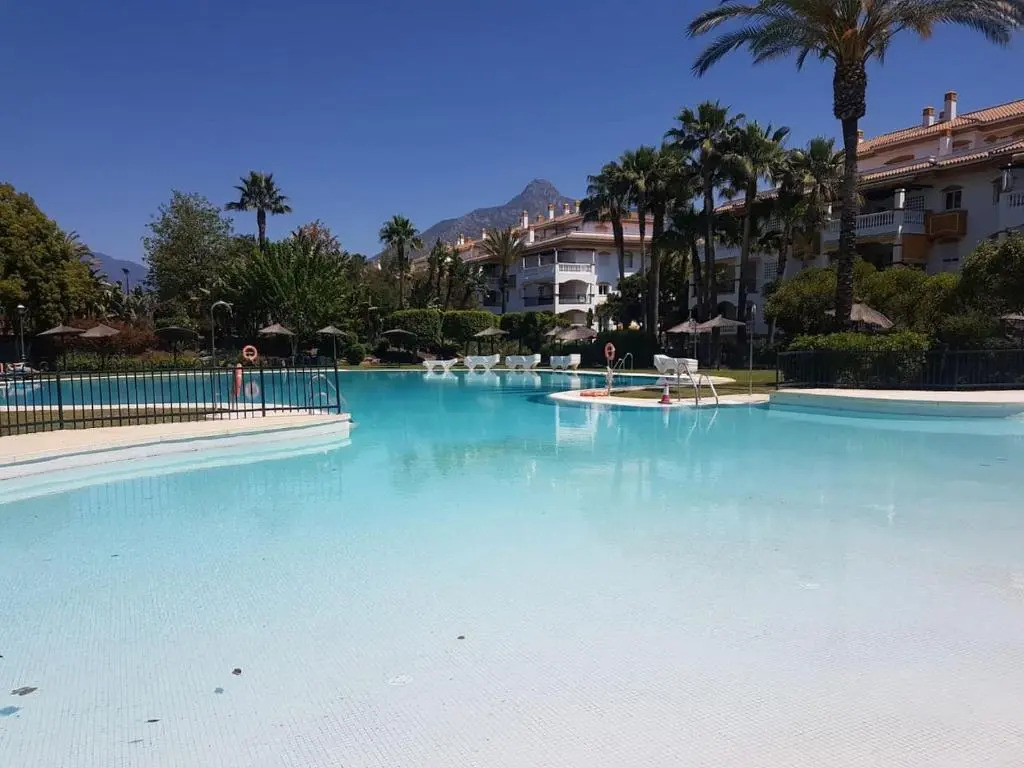 PUERTO BANUS Apartament Apartamento 2 HABITACIONES, 4 PAX, BAJO CON JARDIN URBANIZACION DAMA DE NOCHE