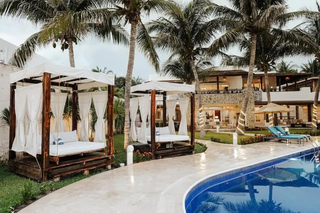 Villa Corona 6 BR Luxury Mansion