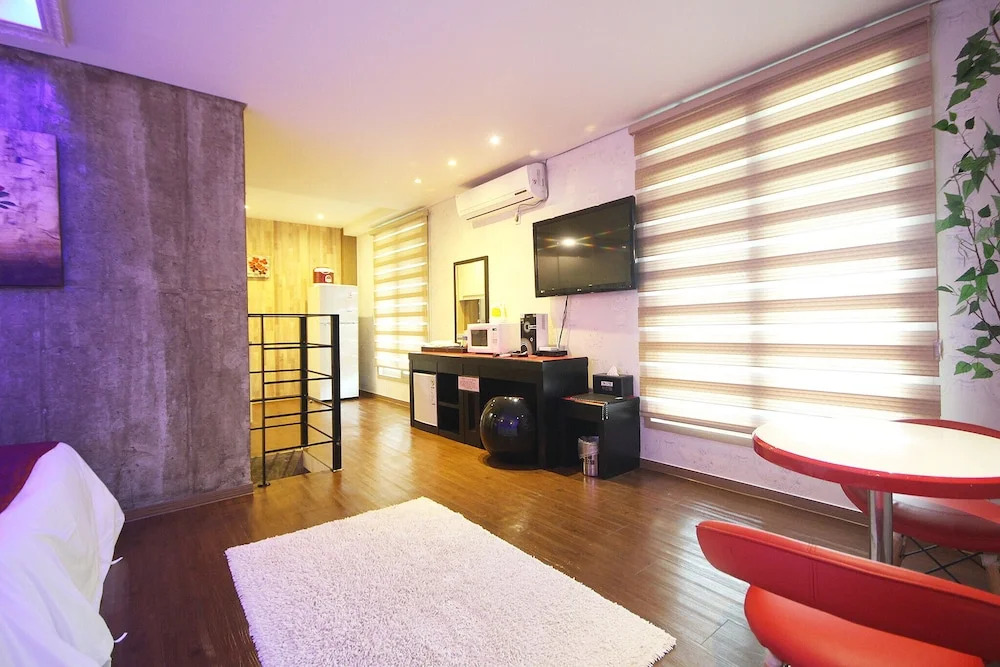 Buan Gyeokpo JAZZ Motel and Pension