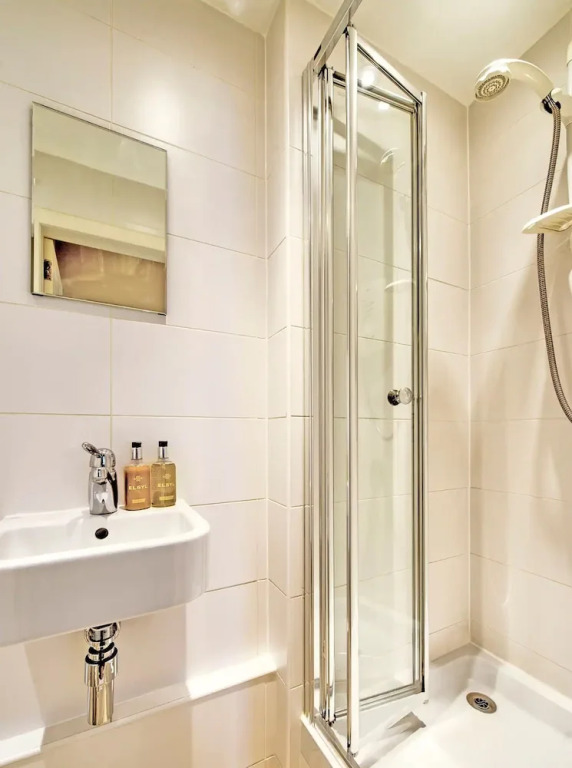 JOIVY 1-Bed Flat In Edinburgh Old Town