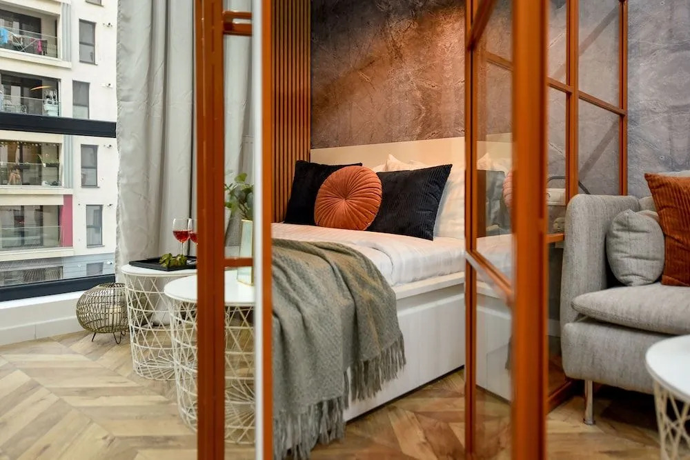 THE BIRD'S STORY. Plaza Residence Studio