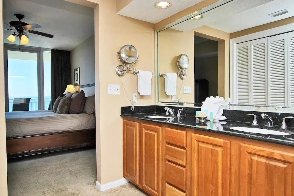 Colonnades 1901 - 4 Br condo