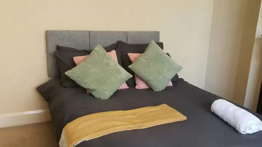 Room in Guest Room - Nice Double Room in Coventry