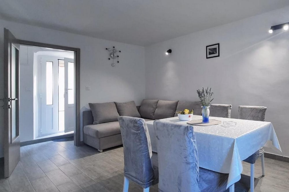House Zlatni Otok
