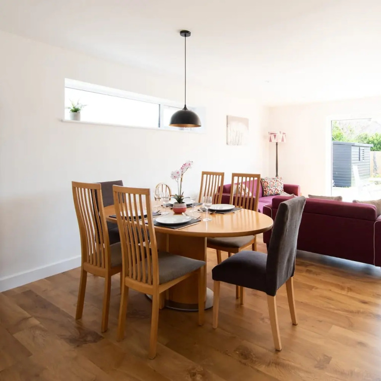 3BR Stylish Home Sea View Walk to East Wittering