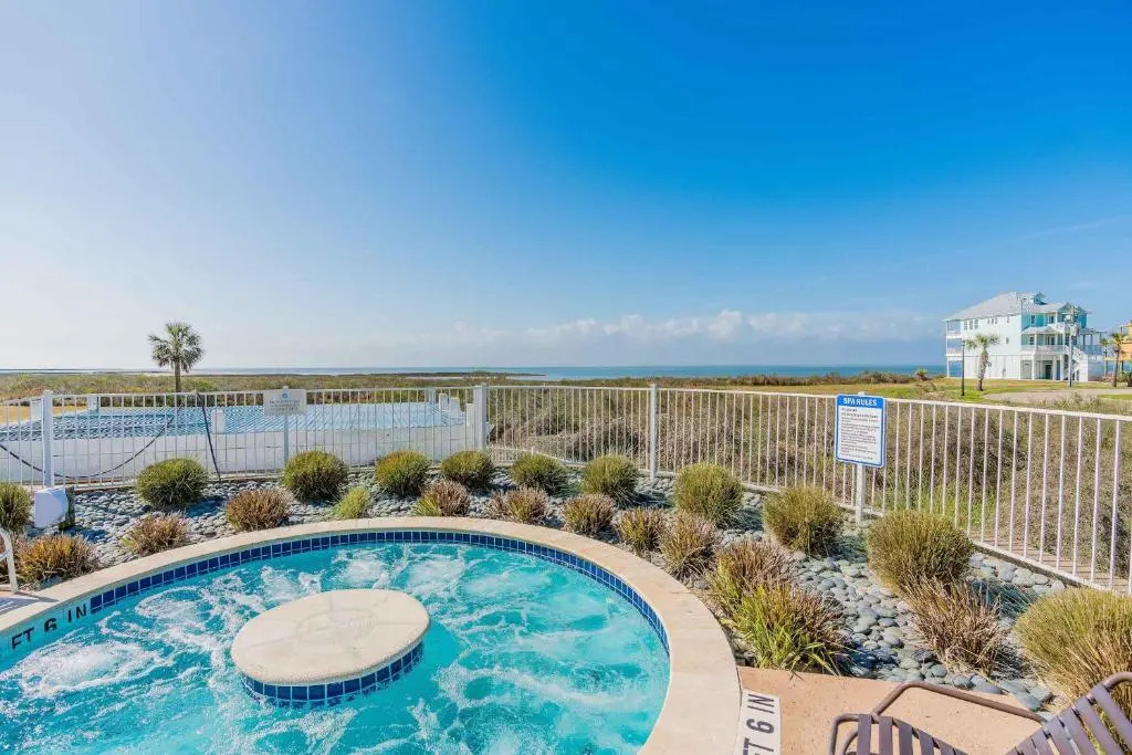 Stunning Sunsets Steps from Pool Lazy River Ocean Bay Views