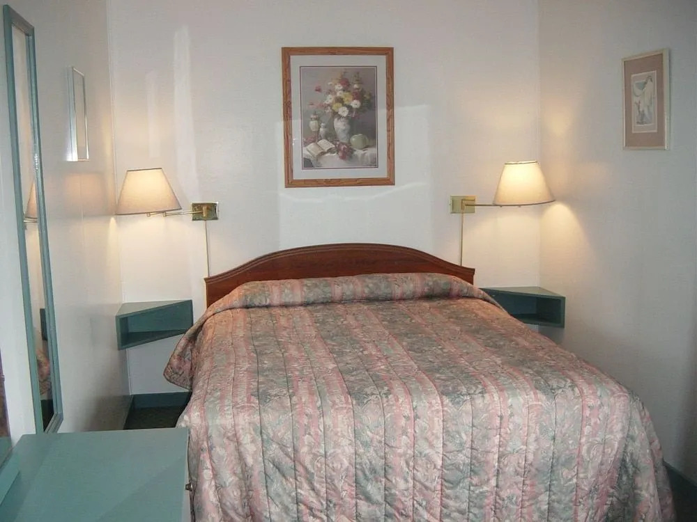 Shuswap Lake Motel & Resort
