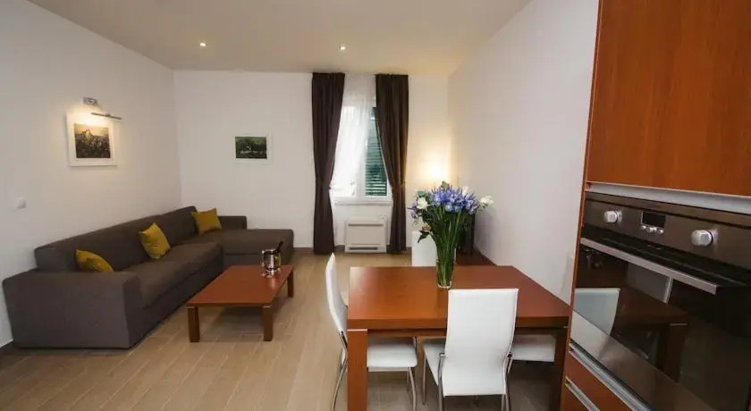 City Pads Apartment