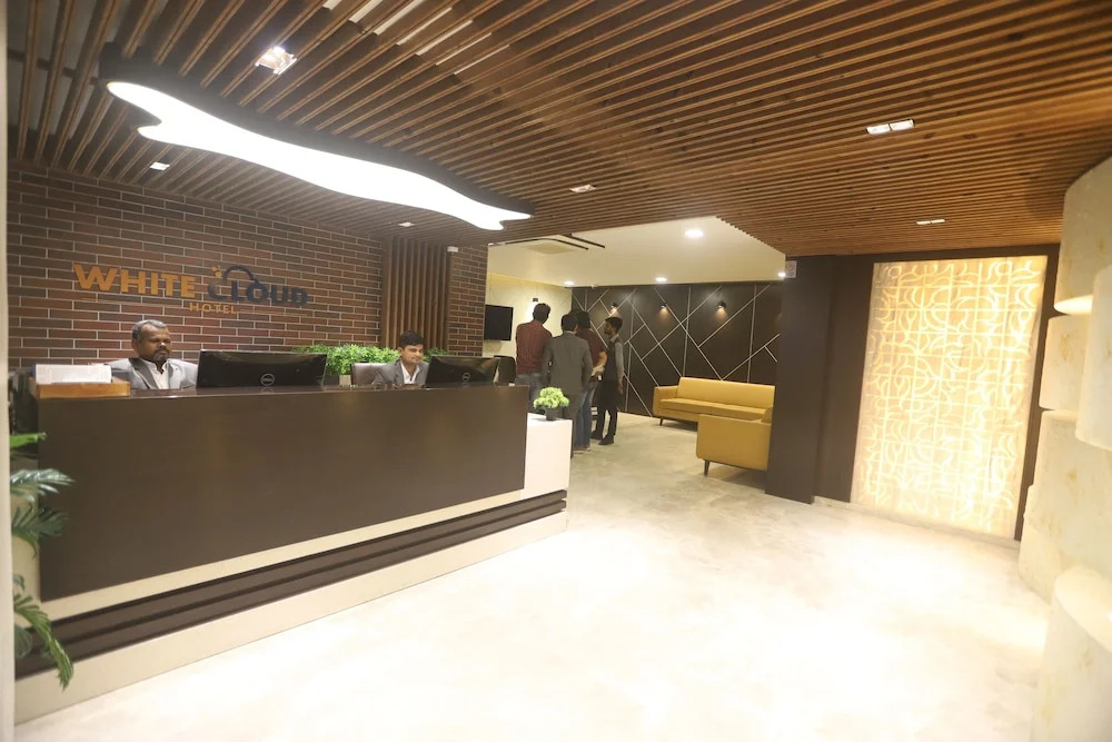 Hotel White Cloud