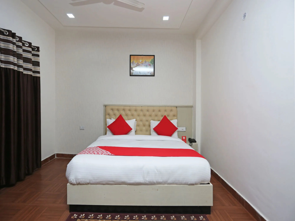 OYO 10536 Hotel Raj Rani