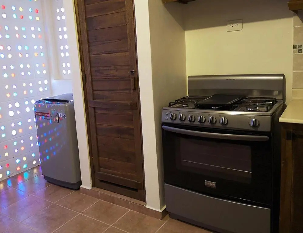 AMPLIO y bello apartamento-ZONA COLONIAL- wifi+balcon+2roons