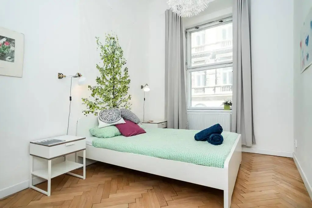 Bright, Spacious Apartment in the Historic Centre