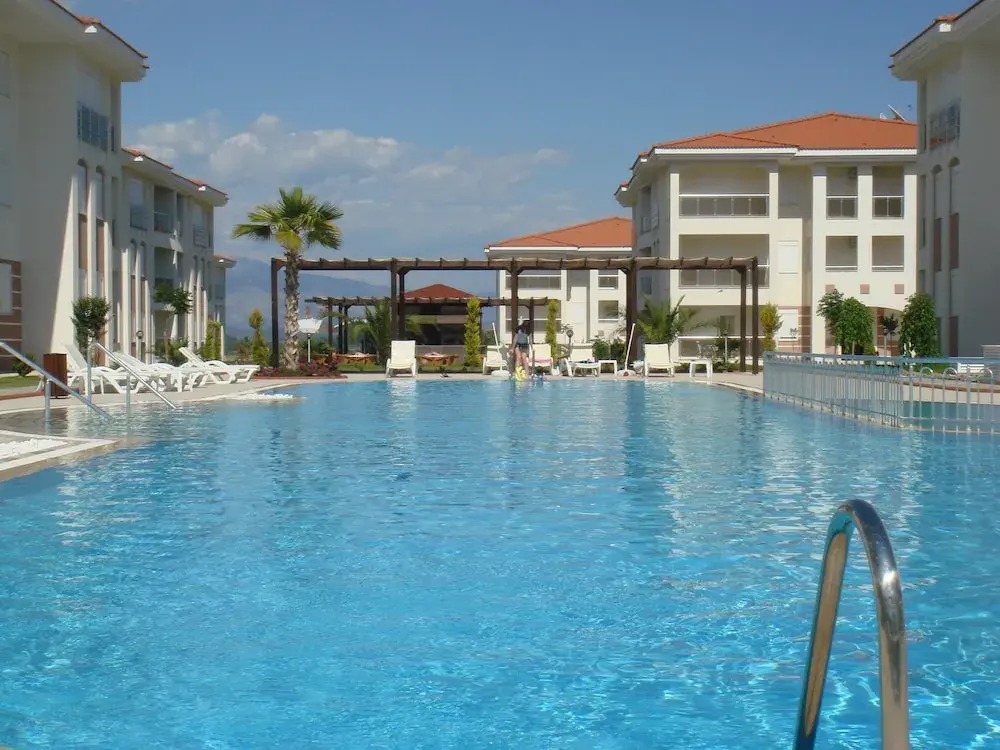 Four Seasons I -10 With 2 Bedrooms Guarantees a Wonderful Holiday