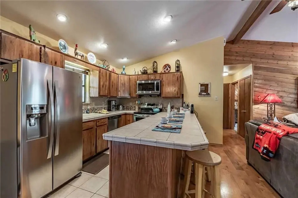 Fort Getaway - Three Bedroom Cabin with Hot Tub