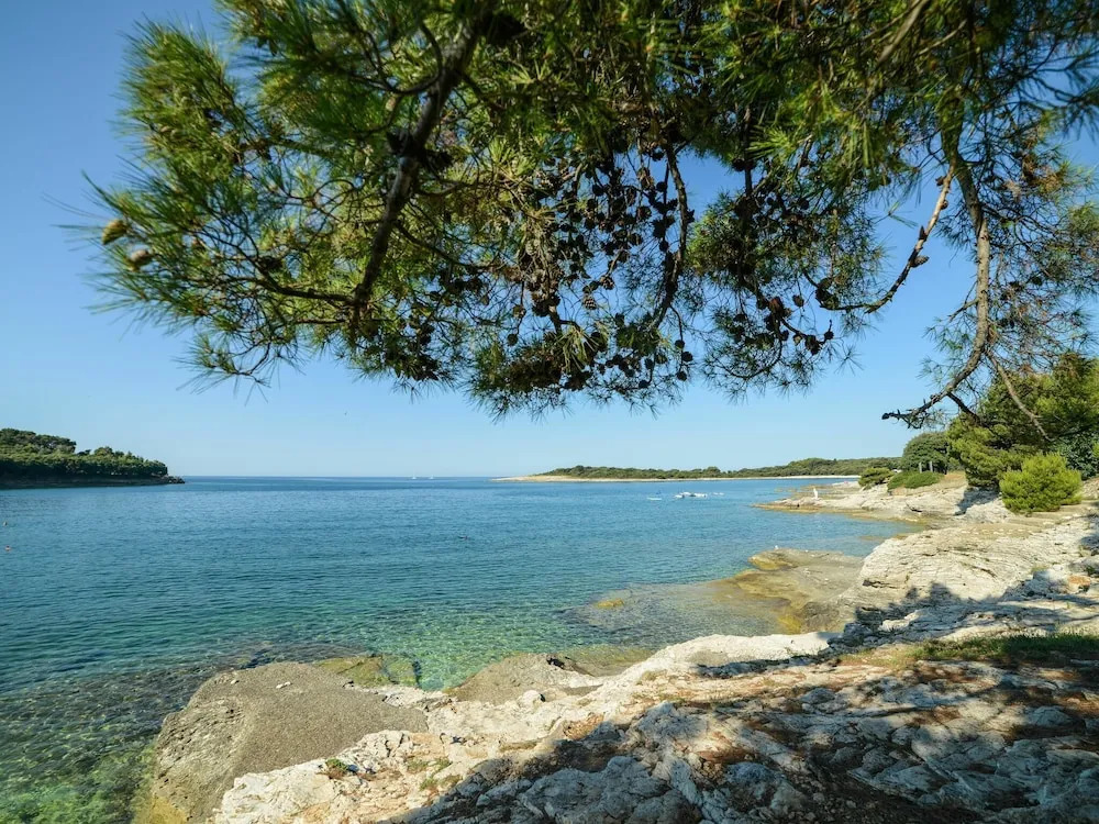 Nice Chalet With 2 Bathrooms and a Dishwasher Near Pula