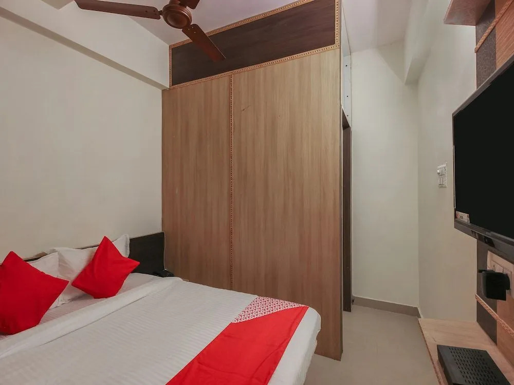 Oyo 24783 Mishra Residency