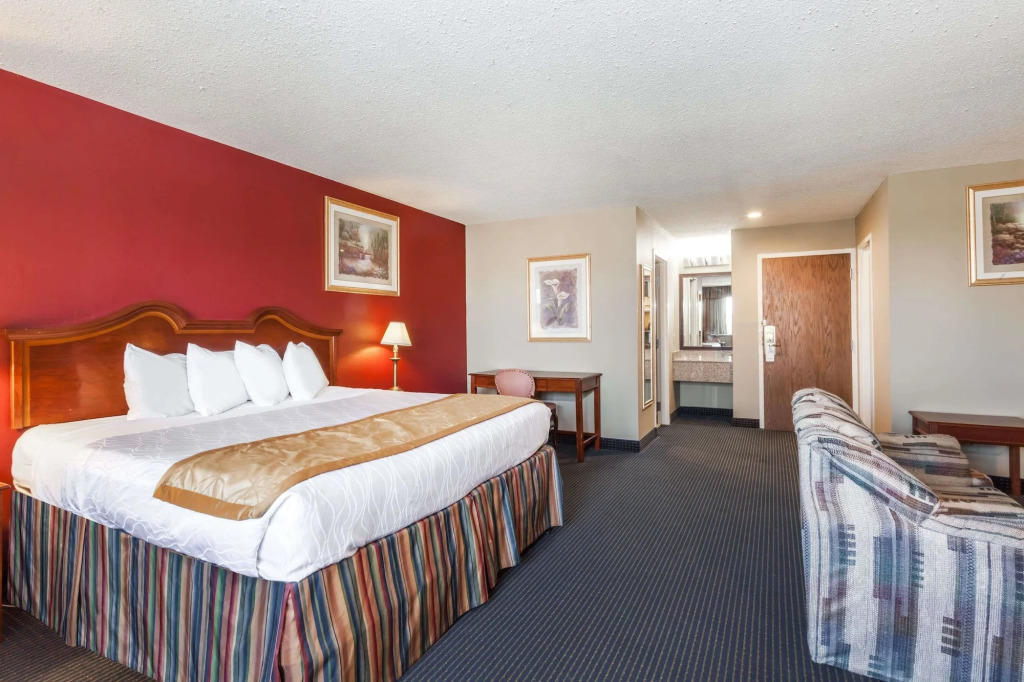 Apm Inn & Suites