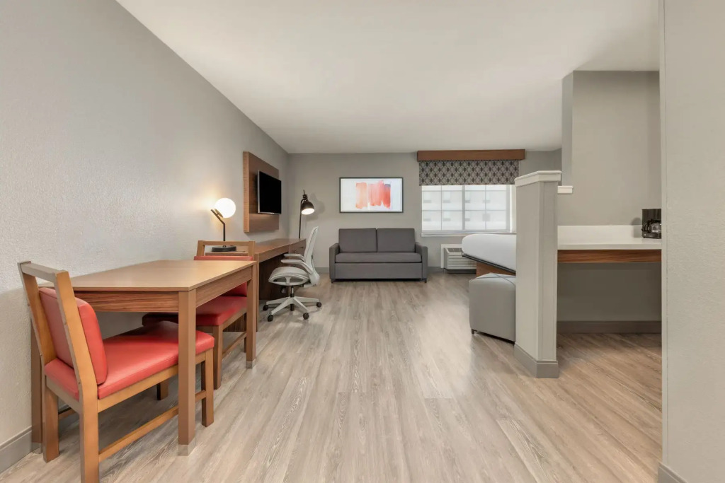 Hawthorn Extended Stay by Wyndham Bedford - Dallas
