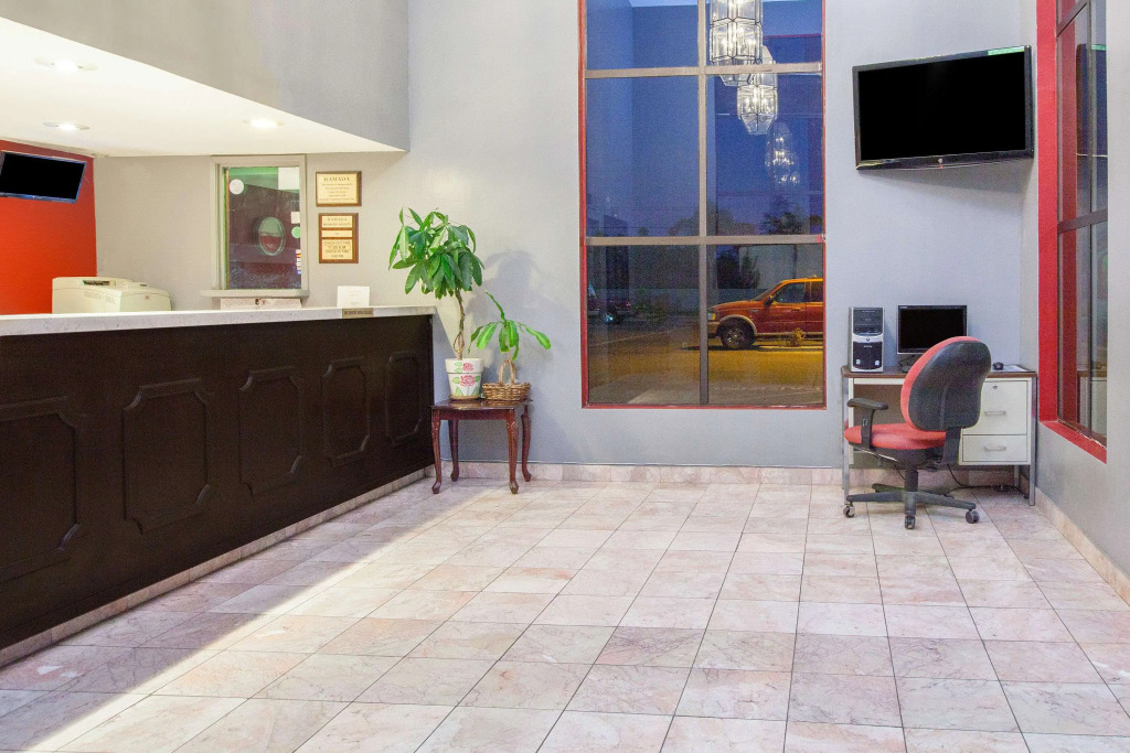 Americas Best Value Inn & Suites Bakersfield Central