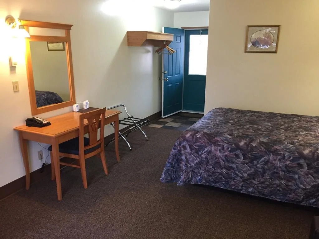Pines Motel