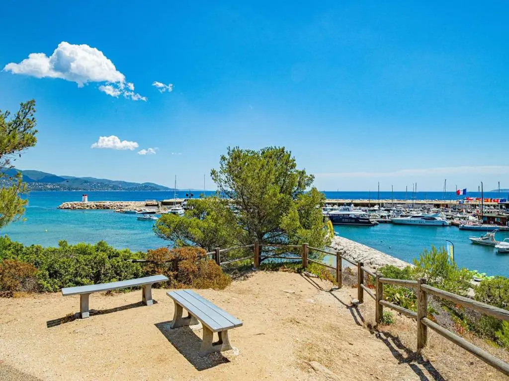 Appartement Le Lavandou, 3 pièces, 6 personnes - FR-1-610-69