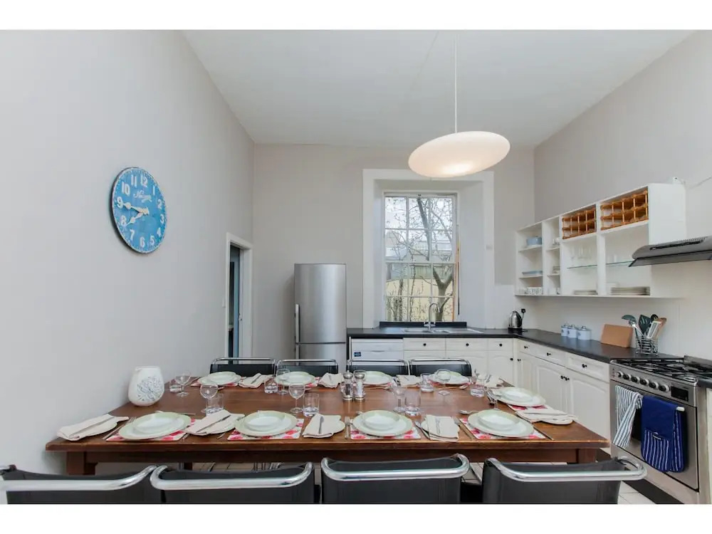 Spacious, Elegant 4BR New Town Flat For 9