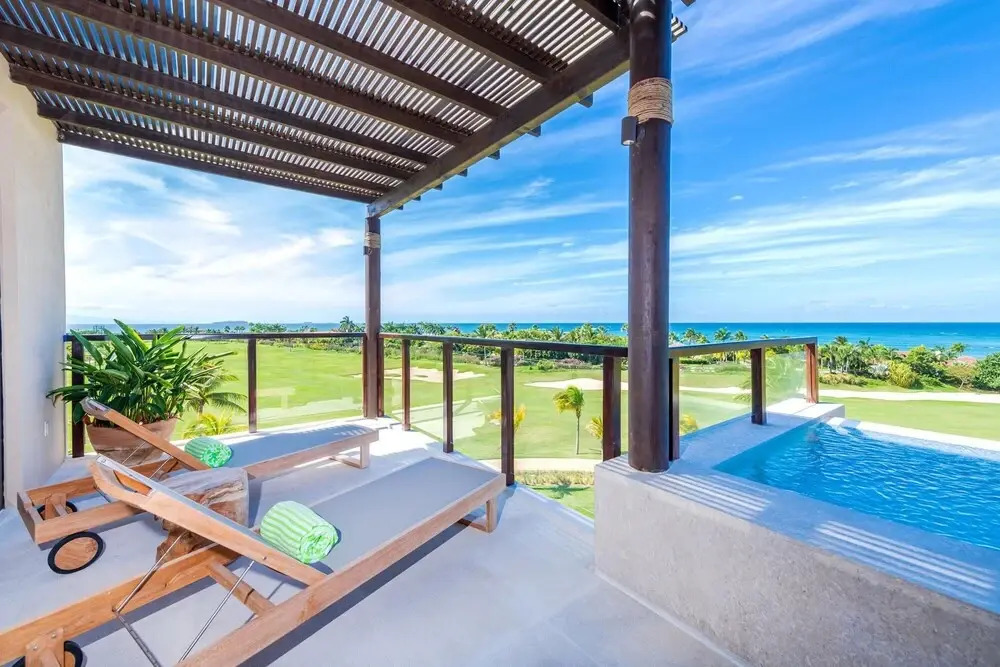 Sunny Vacation Condo 5