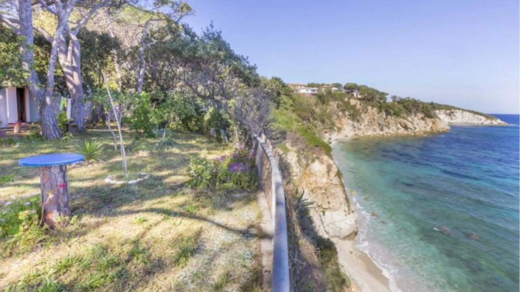Villa for 7 on the white cliff of Portoferraio with breathtaking sea views-VILLA MERIDIANA