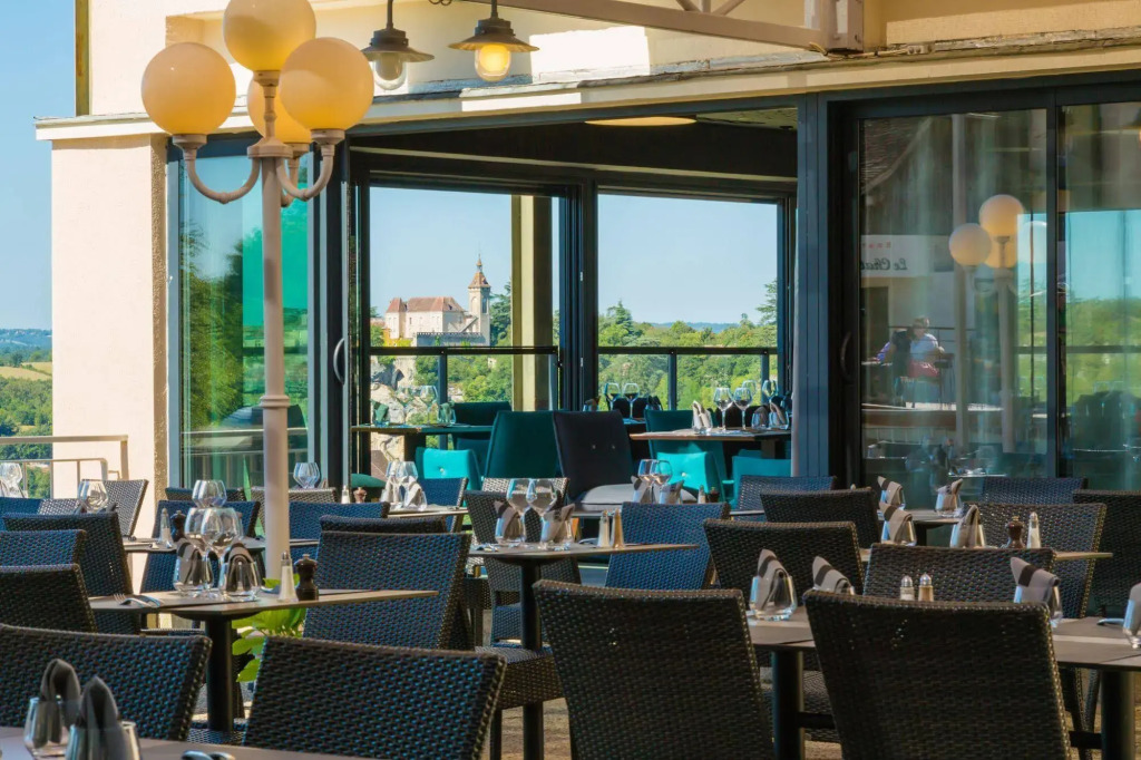 Logis Hôtels - Le Belvédère - Hôtel 2 étoiles et Restaurant