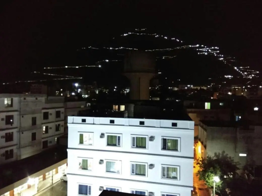 Hotel Today, Katra