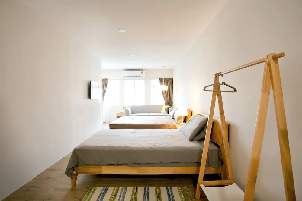 16 Gurney Homestay