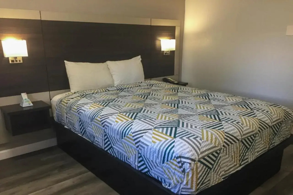 Motel 6-Burnsville, MN