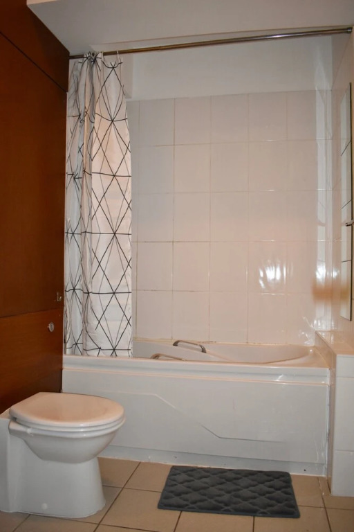 Central 2 Bedroom Flat With Balcony Views