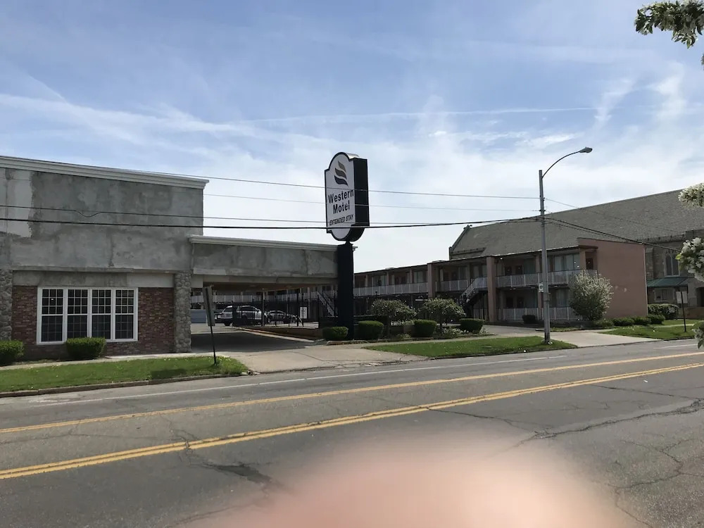 Knights Inn Erie Downtown