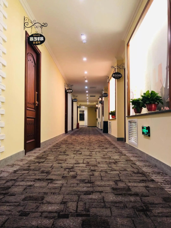 EES Holiday Inn