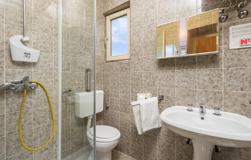 Beautiful Apartment in Omisalj With 1 Bedrooms and Wifi