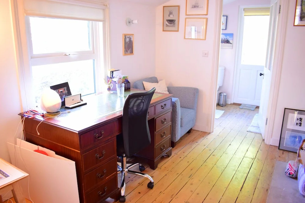 1 Bedroom Home With Private Garden in Barons Court