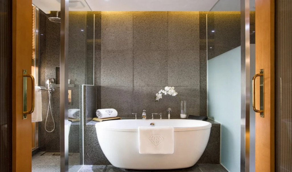 Baymond Hotel