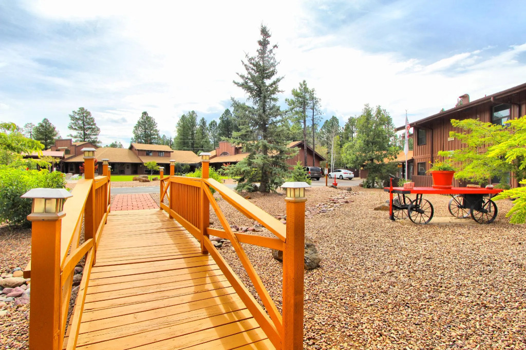 Pine-Santa Fe by Roundhouse Resort and Spa