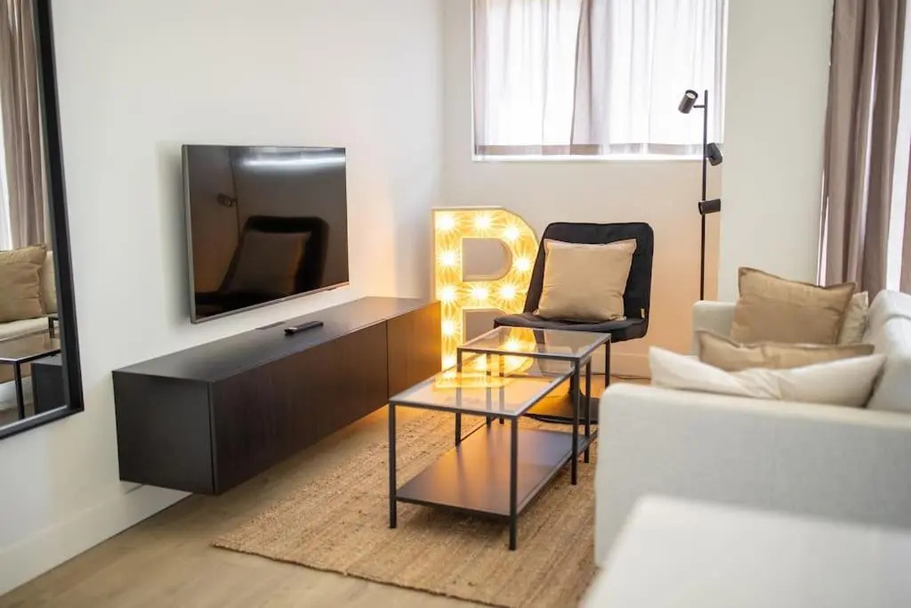 Brilliant 1 Bedroom Serviced Apartment 52m2 -NB304B-