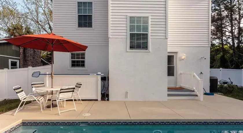 Moody Blue Pool House by Vacation Rental Pros