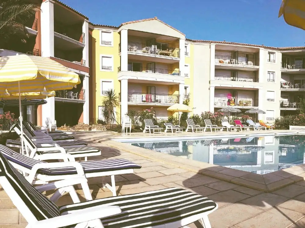Apartment for 8 by the Beach