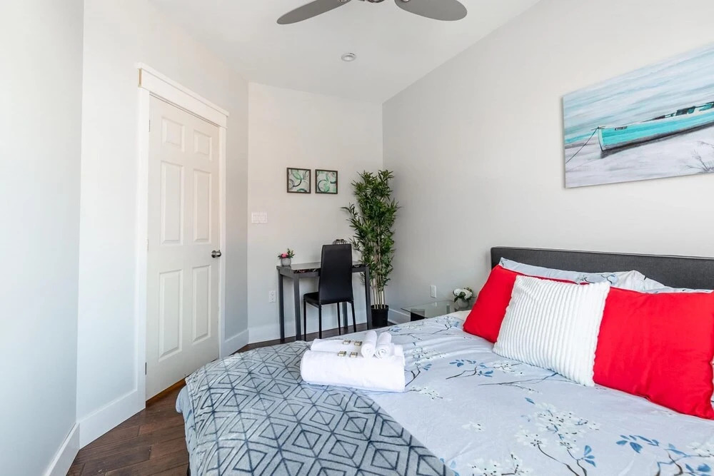 2BR Apt With King Bed Netflix - Near Downtown